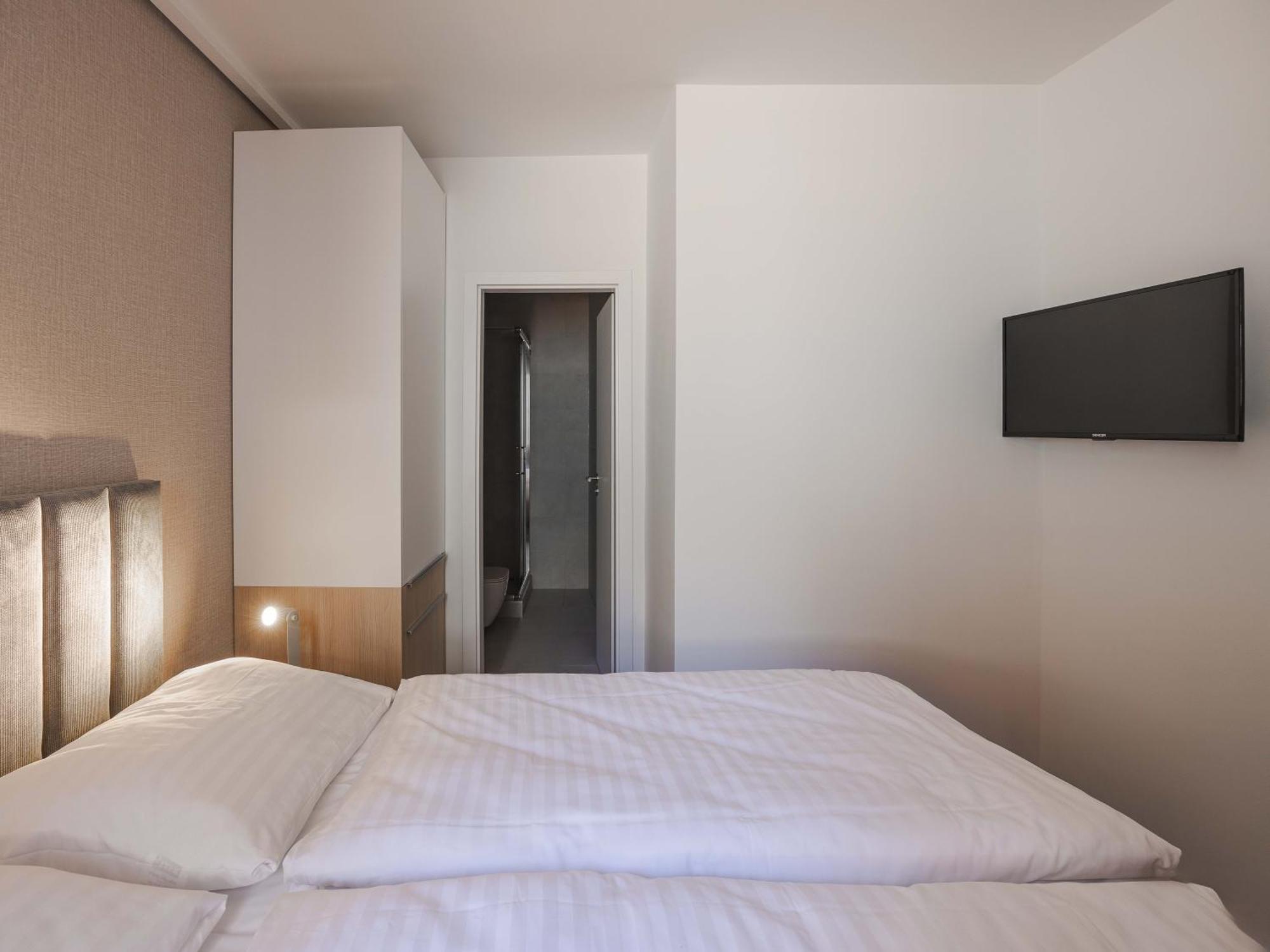 Hotel Taxis Bratislava - New Rooms Экстерьер фото