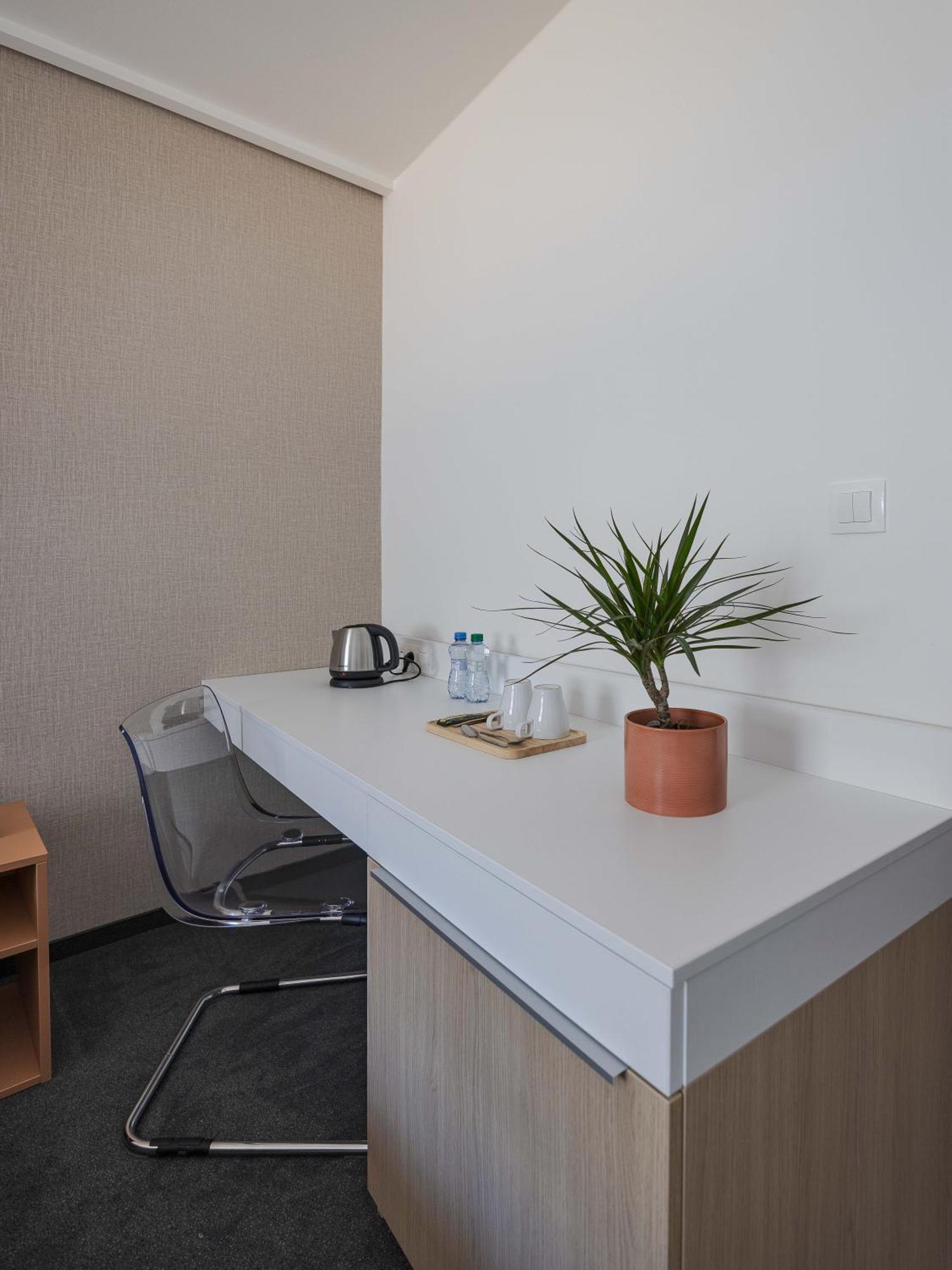 Hotel Taxis Bratislava - New Rooms Экстерьер фото
